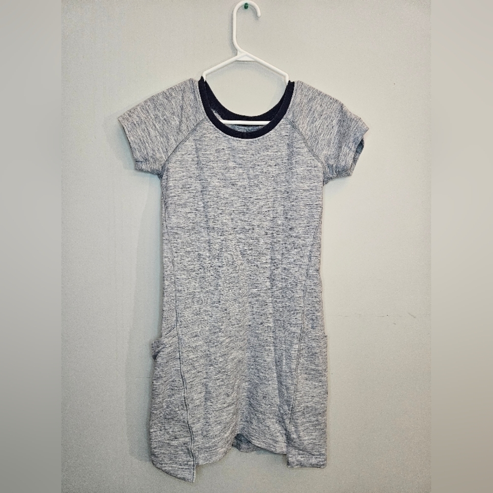 Lululemon Women's Rare Mini Slim Cut Above Dress. Navy/White. Size 2